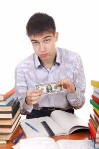 Lån och krediter när du studerar – en investering i din framtid